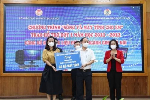 Ngành Giáo dục Hoàn Kiếm tích cực đồng hành với chương trình 'Sóng và máy tính cho em'