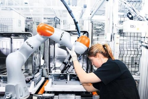 Công nghiệp 4.0 thúc đẩy phát triển robot sản xuất thế hệ mới