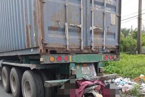 Hưng Yên: Xe máy đâm vào đuôi xe container, một người tử nạn
