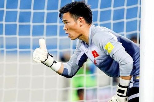 Thầy Park bất ngờ gọi thủ môn Trần Nguyên Mạnh