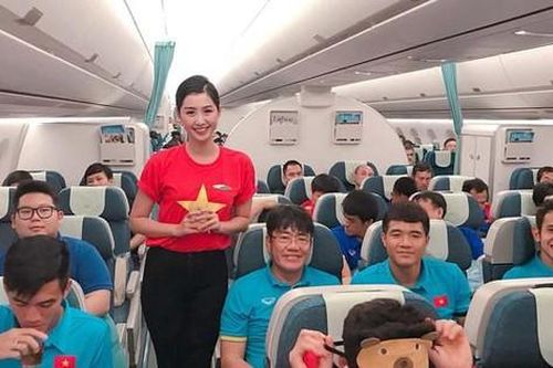 Hotgirl hàng không từng thi Hoa hậu Việt Nam tiết lộ áp lực công việc khi làm tiếp viên