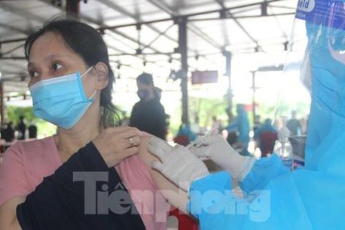 Hơn 70.000 người Nghệ An tiêm 2 mũi vắc xin, Cà Mau có chùm ca bệnh tại lò bánh trung thu