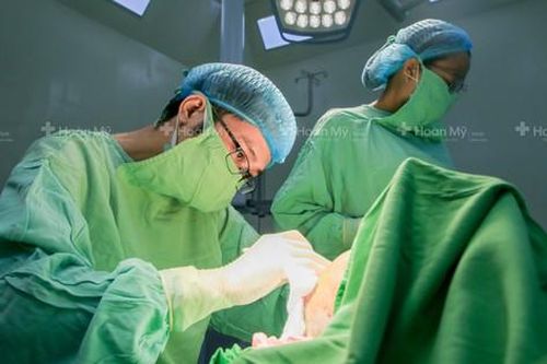 Người đàn ông Nghệ An mang 13 khối u 'chi chít như chùm sung' quanh đầu