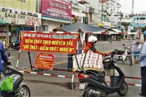 3 quận huyện ở TPHCM sẽ thí điểm 'Thẻ xanh COVID-19'
