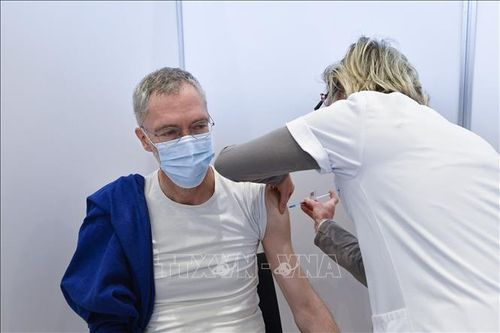 Thúc đẩy tiêm chủng ở các nước đang phát triển cần thiết hơn tiêm mũi tăng cường