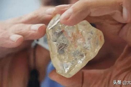Ngư dân tìm thấy viên kim cương 34 carat, đem bán với giá 270.000 NDT, tưởng 'hời lớn' ai ngờ lại gặp họa