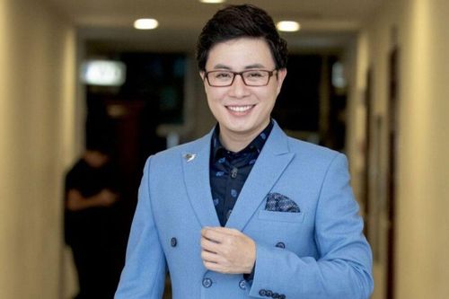 Trình độ học vấn 'khủng' của MC Trịnh Lê Anh
