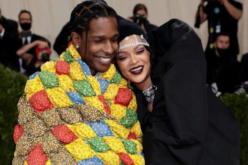 Sao Hollywood diện đồ đôi táo bạo tại Met Gala 2021, cute nhất phải là vợ chồng Justin Bieber