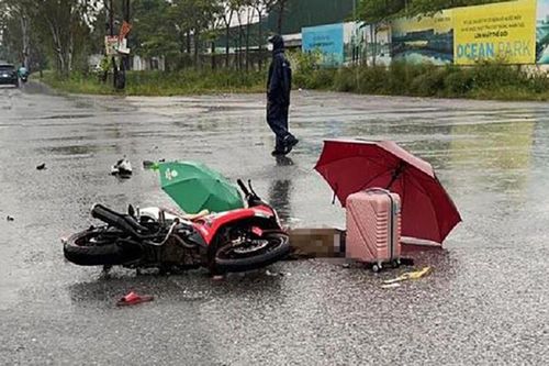 Hà Nội: Đôi nam nữ đi xe máy trên đường bị sét đánh tử vong thương tâm