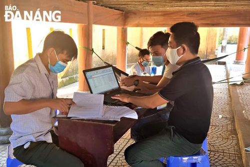 Khi cán bộ xã về thôn