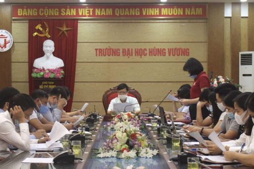Trường Đại học Hùng Vương họp hội đồng tuyển sinh và công bố điểm chuẩn