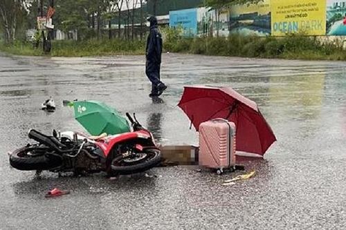 Hai người trên đường về quê bị sét đánh tử vong