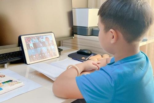Học trực tuyến: 'Đăng nhập vào được lớp học thì cô giáo chào tạm biệt rồi'