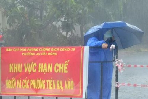 Bão lũ giữa dịch COVID - Nguy cơ kép với sức khỏe và cách xử trí