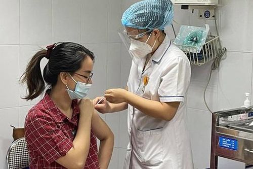 Thai phụ bị sốt sau tiêm vaccine COVID-19 có nên dùng thuốc?