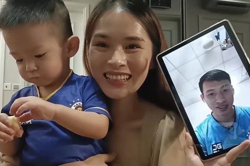 Vợ tiền vệ Đỗ Hùng Dũng tiết lộ hành động ý nghĩa của HLV Park Hang-seo khi cô sắp sinh