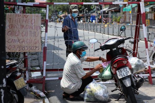 Các chợ ở quận 7 vẫn đóng cửa im lìm