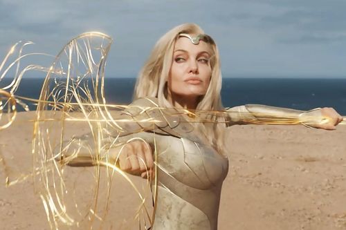 Angelina Jolie giúp đỡ bạn diễn khiếm thính