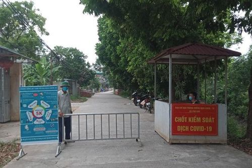 Huyện Thạch Thất: Cách ly 177 hộ dân liên quan đến bệnh nhân nhiễm Covid-19 mới