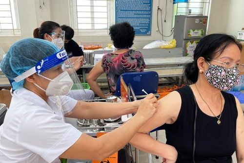 Hà Đông: Gần 99% người dân từ 18 tuổi trở lên được tiêm vaccine phòng Covid-19
