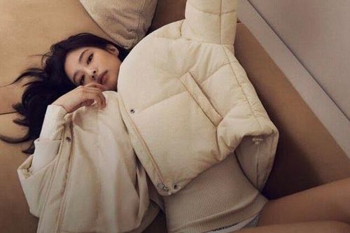 Jennie Blackpink mặc đồ rẻ bất ngờ trong quảng cáo sang chảnh