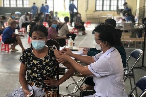 Hà Nội cơ bản hoàn thành tiêm phủ vaccine mũi 1 và xét nghiệm toàn dân