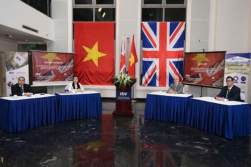 Ký hợp tác giữa Trường Quốc tế Việt Nam và Trường Reigate Grammar School, Anh
