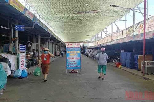 Người dân vùng xanh, vùng vàng tại Đà Nẵng được đi chợ theo phiếu có mã QR