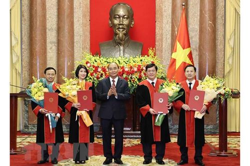 Chủ tịch nước Nguyễn Xuân Phúc trao Quyết định bổ nhiệm Thẩm phán Tòa án nhân dân tối cao