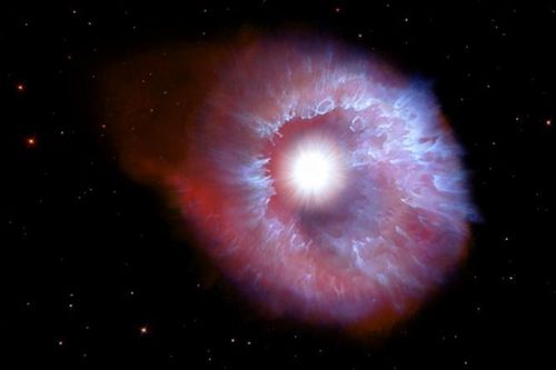 Cực nóng: Bắt gọn 'con mắt quỷ' từ vũ trụ nhờ kính Hubble