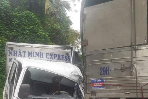 Bắc Kạn: Va chạm mạnh giữa 2 xe tải, quốc lộ 3 ùn tắc cục bộ