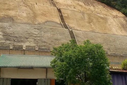 Nỗi lo sạt lở núi mùa mưa bão