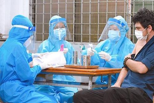 Kiểm tra lô vắc xin COVID-19 khác biệt về hàm lượng khi nhập về Việt Nam