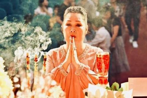 NSND Hồng Vân: 'Chưa lúc nào chúng con thấy mình đơn độc như vậy'