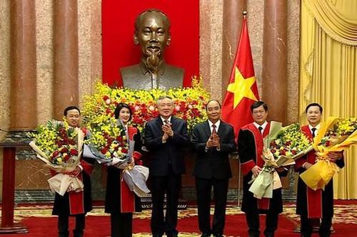 Chủ tịch nước trao quyết định bổ nhiệm 4 Thẩm phán TAND Tối cao