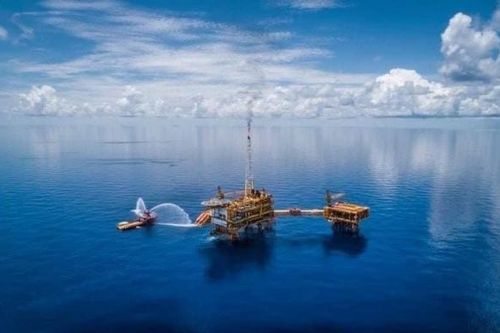 Tin thị trường: Nguồn cung dầu giảm mạnh, Bank of America cảnh báo giá dầu thô thế giới có thể vọt lên 100 USD/thùng
