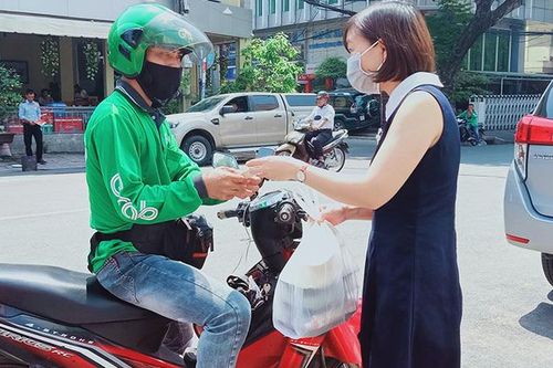 Sở GTVT Hà Nội đề xuất cho shipper giao đồ ăn trở lại