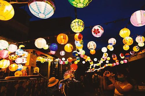 2.500 đèn lồng tinh xảo rực sáng làng chài mùa Trung Thu