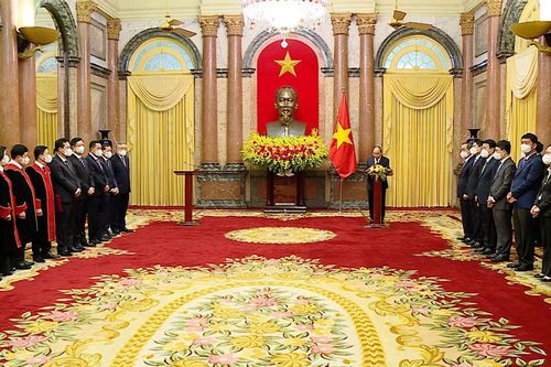Chủ tịch nước trao quyết định bổ nhiệm thẩm phán TAND tối cao