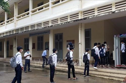 Campuchia mở cửa trở lại các trường học