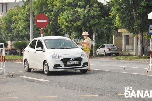 Nỗ lực không để ùn ứ xe tại các chốt kiểm soát