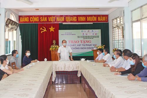 Phó Bí thư Tỉnh ủy Rah Lan Chung thăm, làm việc tại Sở Y tế và Trung tâm Kiểm soát bệnh tật tỉnh