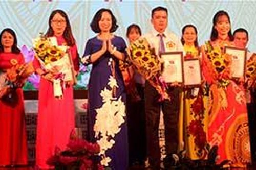 Đa dạng hóa hình thức tuyên truyền nghị quyết của ĐảngTin khácQuyết liệt ngăn hàng lậu thời điểm cuối nămNgành giáo dục tận dụng thời gian 'vàng' để dạy học