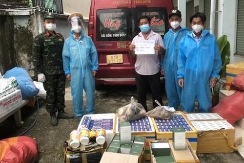 Chặn kịp thời hàng ngàn bao thuốc lá lậu về TPHCM trên xe 'luồng xanh'