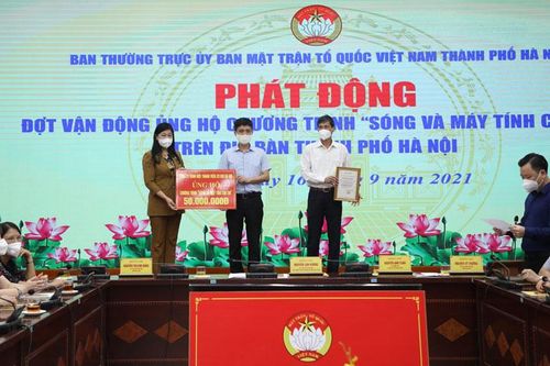 Tiếp nhận hơn 460 triệu đồng ủng hộ chương trình 'Sóng và máy tính cho em'