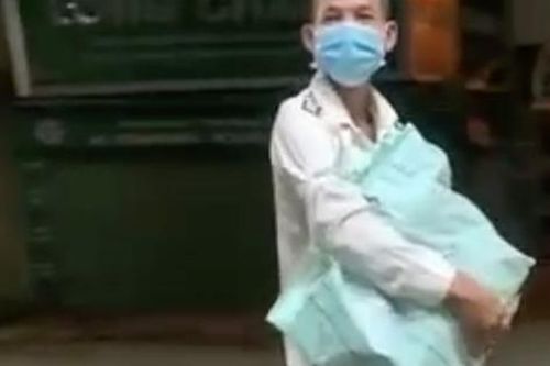 Cãi nhau với vợ, chồng ôm đồ đi bộ từ Đồng Nai về Vĩnh Long giữa đêm trong thời gian giãn cách