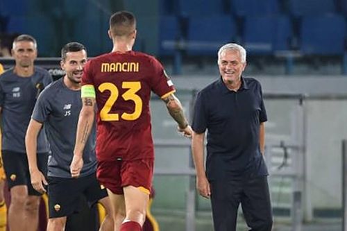 Vùi dập CSKA Sofia 5-1, Mourinho được khen 'hóa rồng' cho AS Roma
