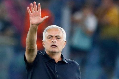 Thầy trò Mourinho ngược dòng thắng 5-1 ở Conference League