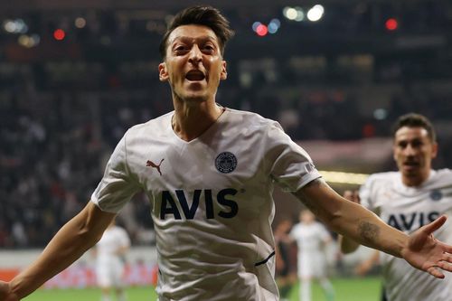 Ozil ghi bàn đầu tiên ở cúp châu Âu sau 3 năm