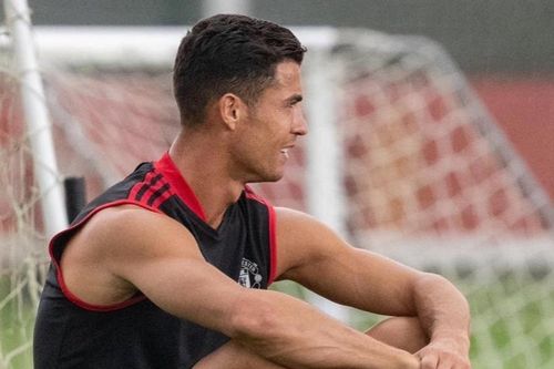Ronaldo căng sức trong buổi tập của MU